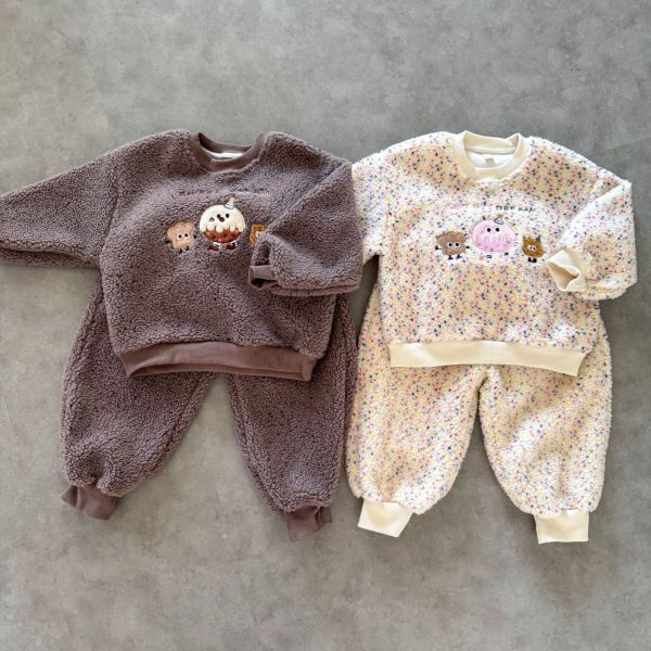 05111411┃兄妹家秋冬〃250631羊羔絨貼布刺繡套裝┃80-150 兒童羊羔絨套裝

加厚絨毛套裝

SWEET DREAM 童裝

可愛刺繡童裝

男童冬季套裝

女童兩件組

兒童保暖套裝

加厚上衣褲子

80-150童裝

羊羔絨上衣褲套裝

冬季童裝套裝