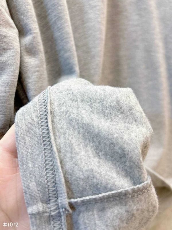 05111103┃秋冬〃1012男保暖衣┃M-L 男款發熱衣, 保暖長袖, 內刷毛上衣, 男生打底衫, V領T恤, 大陸製男裝, 秋冬保暖衣, 灰色長袖, 黑色內搭, 彈性上衣, 男裝秋冬, 吸濕發熱衣, 居家長袖, 男生內搭衣, 修身長袖T**