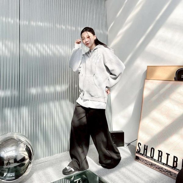 05110304┃秋冬〃1774解構線條落地彎刀棉長褲┃M-L - 成人寬褲
- 韓系街頭穿搭
- 中性褲款推薦
- 灰色運動褲
- 黑色寬褲
- 垂墜感褲子
- M-L 尺寸褲子
- 秋冬褲款推薦
- 寬版褲穿搭
- 舒適休閒褲