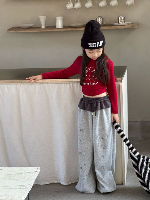 05120302｜小瑜家秋冬〃三色奧絨KT印花短版連帽T｜90-150 童帽T, 短版上衣, 加厚刷毛, 冬季童裝, 女童上衣, 保暖帽T, 可愛童裝, 秋冬上衣, 90-150童裝