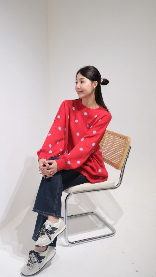 05110103┃秋冬〃23250五色波點毛衣 點點毛衣, 針織上衣, 圓領毛衣, 無刷毛毛衣, 厚磅毛衣, 秋冬上衣, 寬鬆版型, 女生休閒穿搭, 彩色毛衣, 居家毛衣