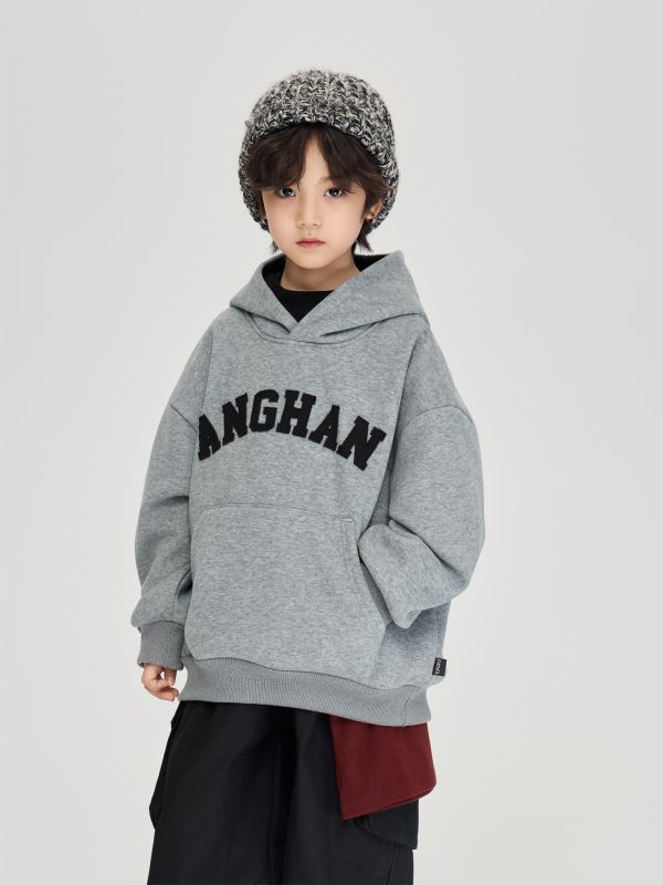 05110312┃TFYU秋冬〃貼布繡加絨連帽T┃100-170 - 兒童連帽T
- 美式童裝
- 秋冬童裝推薦
- 顆粒絨大學T
- 100–170 尺寸童裝
- 男童女童帽T
- 保暖不扎膚
- 街頭風童裝
- ANG字母印花
- 內刷毛上衣