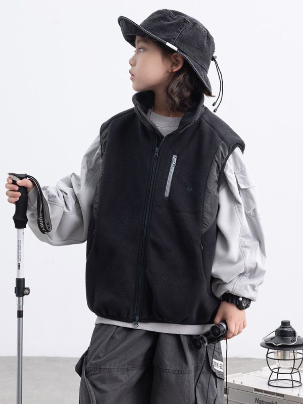 05111113┃TM家秋冬〃1803黑色搖粒絨背心┃120-170 童裝背心, 羊羔絨背心, 保暖馬甲, 大陸製童裝, 韓系童裝, 立領背心, 厚背心, 防風馬甲, 秋冬童裝, 雙層拼接背心, 男童女童外套, 黑色背心, 加厚保暖背心, 韓風童裝上衣, 秋冬保暖單品**