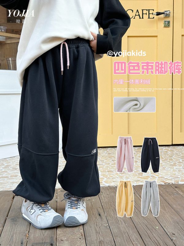 05111709｜YOJIA家冬〃K343四色加絨束腳運動褲｜110-170 兒童束腳褲
加絨束腳褲
奧利絨長褲
兒童保暖褲
冬季童裝褲子
加厚保暖褲
男女童運動褲
寬鬆長褲
韓版童裝褲子
110-160尺碼
兒童冬季下著
保暖縮口褲