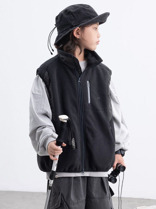 05111113┃TM家秋冬〃1803黑色搖粒絨背心┃120-170 童裝背心, 羊羔絨背心, 保暖馬甲, 大陸製童裝, 韓系童裝, 立領背心, 厚背心, 防風馬甲, 秋冬童裝, 雙層拼接背心, 男童女童外套, 黑色背心, 加厚保暖背心, 韓風童裝上衣, 秋冬保暖單品**