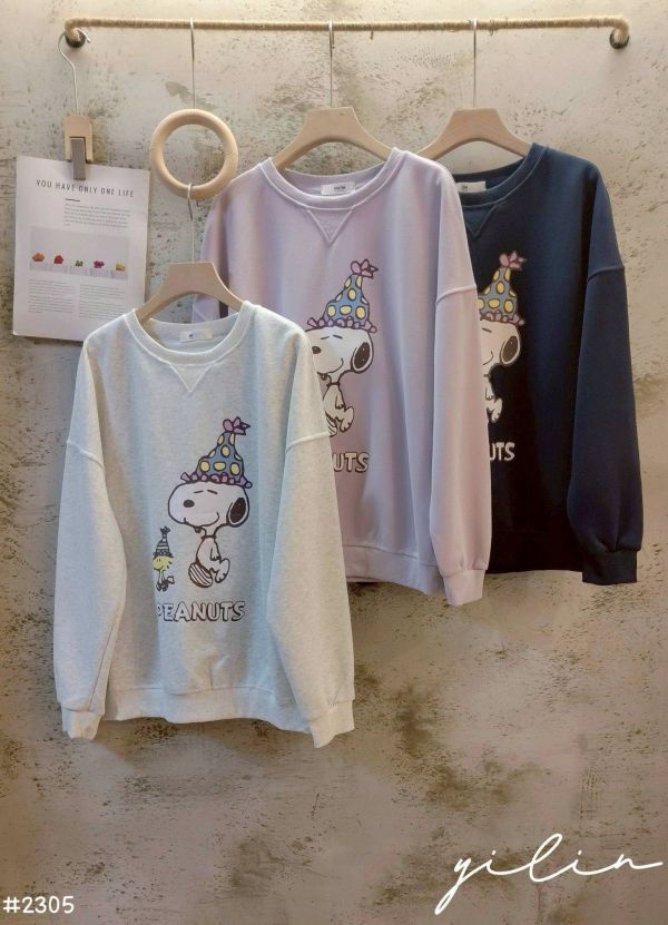 05110606┃秋冬〃2305史努比派對帽印花大學T SNOOPY 衛衣、史努比上衣、印花長袖、圓領棉T、可愛上衣、韓版衛衣、寬鬆上衣、秋冬新款、PEANUTS 上衣、情侶衛衣