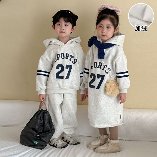 05111410┃兄妹家秋冬〃250640數字加絨連帽T/裙┃80-150 兒童加絨套裝

兒童連帽套裝

SPORTS字母童裝

男童加絨上衣褲子

女童加絨洋裝

兒童運動套裝

冬季童裝套裝

兒童加厚套裝

80-150童裝

兒童連帽衛衣

姐弟裝

兄妹裝