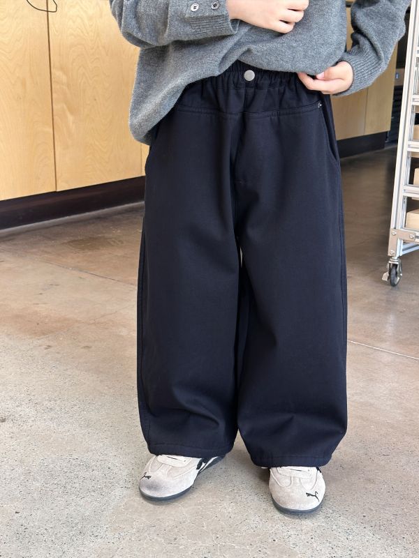 05110311┃MIC秋冬〃3140三色加絨直筒褲┃100-160 - 兒童加絨褲
- 精梳棉休閒褲
- 抗起球童裝
- 秋冬童裝推薦
- 男童女童長褲
- 100–160 尺寸童褲
- 保暖童裝
- 耐磨褲子
- 鬆緊腰休閒褲
- 棉褲穿搭