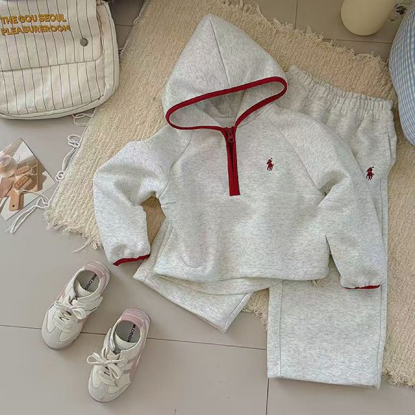 05112106｜秋冬〃四色半拉鍊刺繡套裝｜100-150 兒童套裝
加絨套裝
保暖套裝
冬季童裝
連帽上衣
兒童寬褲
男女童套裝
加厚套裝
雙面絨套裝
幼童套裝
韓版童裝
兒童外出服
兒童家居服