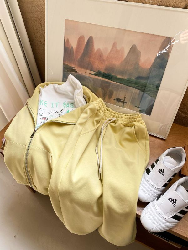 05110408┃TC秋冬〃黃色連帽外套長褲套裝┃110-160 - 兒童套裝
- 黃色休閒服
- 連帽外套長褲組
- 秋冬童裝
- 純棉童裝
- 兒童運動風穿搭
- 男女童皆可
- 亮色系童裝
- 尺寸110–160童裝