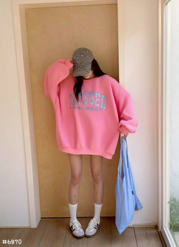05120712｜秋冬〃6870BLESSED字母刺繡貼布厚刷毛大學T｜F 刷毛大學T, 字母衛衣, 寬鬆衛衣, 韓系衛衣, 顯瘦上衣, 蓬袖上衣, 秋冬穿搭, 休閒上衣