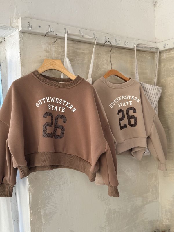 05112103｜小瑜家〃兩色豹紋數字加絨短版T｜90-150 兒童衛衣
童裝衛衣
加絨衛衣
童裝上衣
短版上衣
保暖上衣
厚刷毛
秋冬上衣
SW26 上衣
男女童上衣
韓版童裝
中性童裝
90cm 童裝
100cm 童裝
110cm 童裝
120cm 童裝
130cm 童裝
140cm 童裝
150cm 童裝