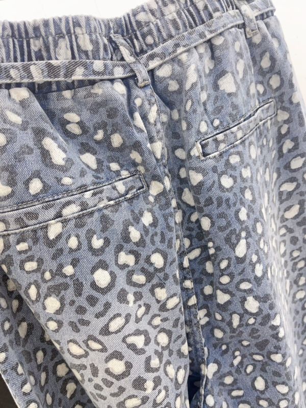 05121308｜秋冬〃22062水洗豹紋牛仔寬褲｜F 豹紋牛仔褲
韓系寬褲
鬆緊腰牛仔褲
抽繩牛仔褲
顯瘦長褲
復古豹紋褲
寬版牛仔褲
日常百搭褲
秋冬下身
個性牛仔褲