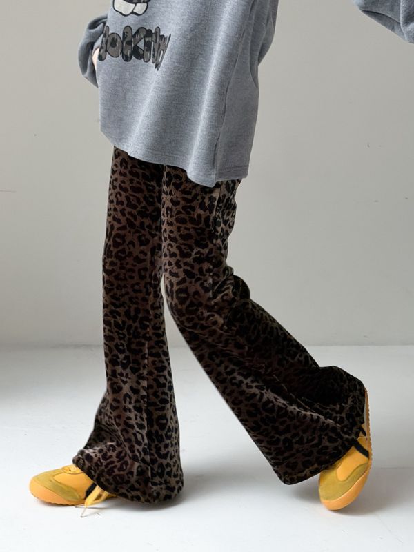 05113009｜CTONG秋冬〃豹紋絨面喇叭褲｜120-160 豹紋褲
喇叭褲
微喇叭褲
刷毛長褲
顯瘦褲型
秋冬女裝褲
高腰褲
修身喇叭褲
百搭長褲
時髦穿搭