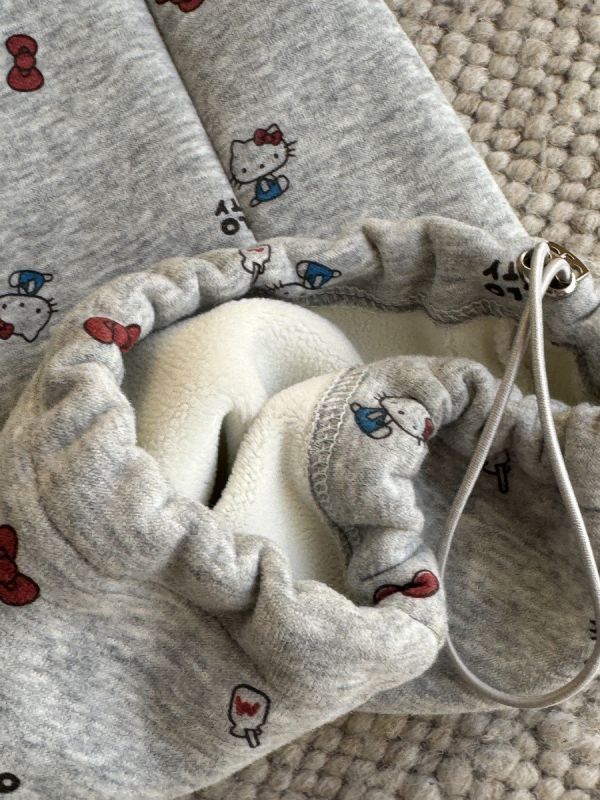 05120501｜小瑜家秋冬〃滿印卡通加絨運動褲｜90-150 女童長褲, KT童裝, 加絨童褲, 刷毛長褲, 印花童褲, 束口褲, 鬆緊腰童褲, 秋冬童裝, 保暖童褲, 休閒童裝