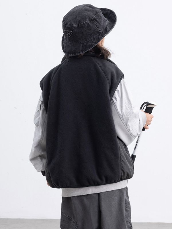 05111113┃TM家秋冬〃1803黑色搖粒絨背心┃120-170 童裝背心, 羊羔絨背心, 保暖馬甲, 大陸製童裝, 韓系童裝, 立領背心, 厚背心, 防風馬甲, 秋冬童裝, 雙層拼接背心, 男童女童外套, 黑色背心, 加厚保暖背心, 韓風童裝上衣, 秋冬保暖單品**