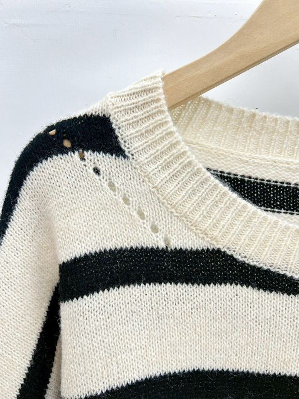 05112804｜秋冬〃23286慵懶設計感落肩條紋針織衫｜F 條紋毛衣、針織上衣、寬鬆上衣、秋冬毛衣、長袖上衣、女裝、23286