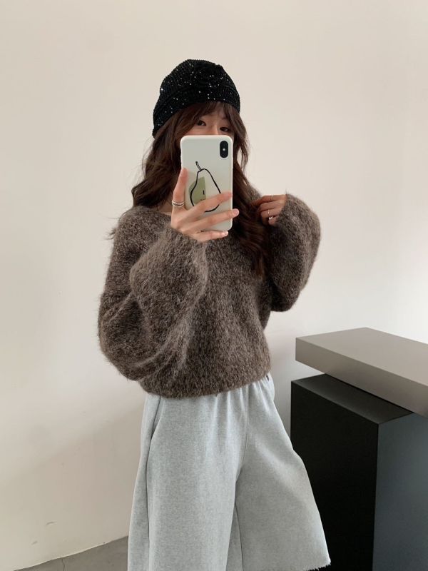 05112806｜秋冬〃213寬鬆微短版混色紗V領毛衣｜F V領毛衣、雜紋毛衣、針織上衣、短版毛衣、慵懶風、秋冬上衣、女生毛衣、213款