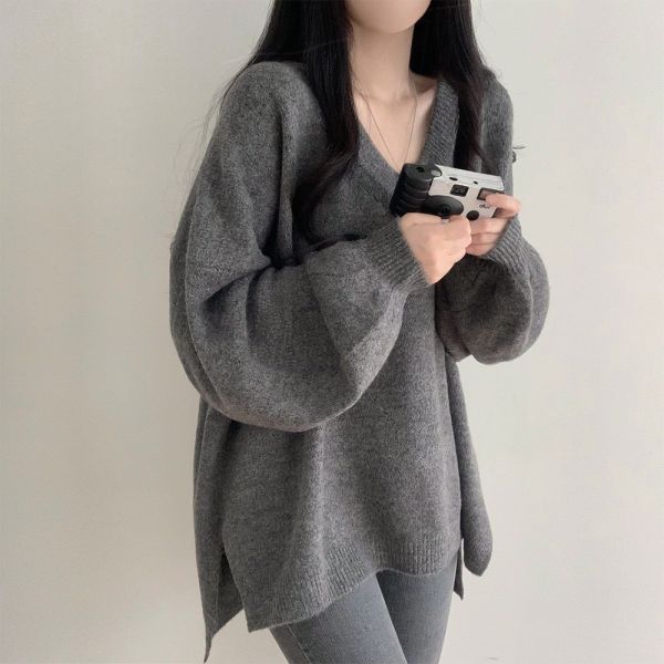05112211｜秋冬〃1232慵懶V領輕暖寬鬆針織上衣｜F V領毛衣, 寬鬆針織, 慵懶風毛衣, 側開衩毛衣, 秋冬上衣, 奶杏毛衣, 黑色毛衣, 灰色針織, 咖啡毛衣, 韓系毛衣, 百搭上衣