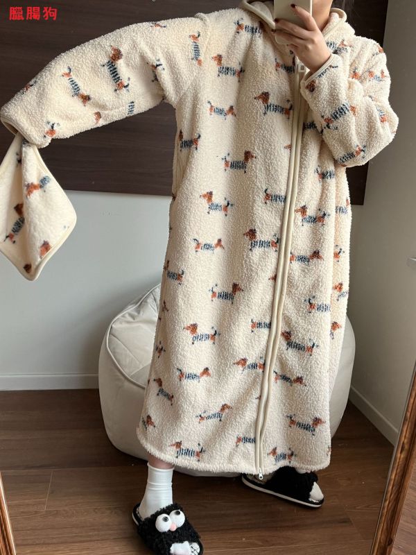 05111111┃秋冬〃十三色珊瑚絨拉鍊連帽睡袍┃13色 法蘭絨睡袍, 大人睡袍, 保暖睡衣, 冬季長袍, 大陸製睡袍, 居家服, 浴袍, 加厚法蘭絨, 連帽長袍, 可愛睡袍, 保暖長版睡衣, 法蘭絨浴袍, 冬季居家保暖衣, 拉鍊式睡袍, 情侶睡袍**