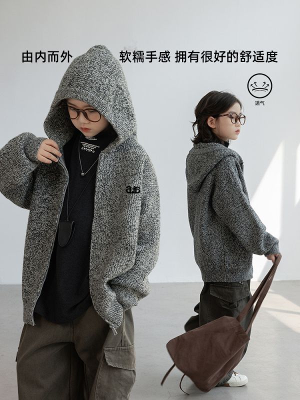 05111108┃TM家秋冬〃8909花灰連帽針織外套┃120-170 韓系童裝外套, 毛絨外套, 針織連帽外套, 大陸製童裝, 保暖上衣, 秋冬童裝, 厚外套, 男童女童外套, 韓系穿搭, 兒童針織外套, 連帽針織衣, 寬鬆毛衣外套, 灰色童裝外套, 針織保暖衣, 韓風休閒童裝**