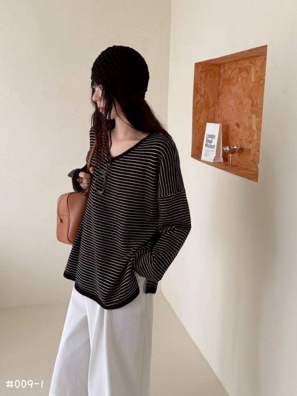 05120711｜秋冬〃009韓系細條紋側開衩上衣｜F 條紋針織, V領毛衣, 韓系上衣, 落肩毛衣, 顯瘦上衣, 寬鬆針織, 女生上衣, 秋冬穿搭
