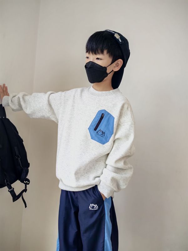 05112608｜CF冬〃CT668兩色拼色加絨工裝口袋T｜120-175 兒童衛衣
加絨上衣
奧粒絨
口袋衛衣
秋冬保暖
厚款衛衣
男童上衣
女童上衣
中性衛衣
韓系童裝
寬鬆版衛衣
學生衛衣
兒童長袖
親子裝上衣
戶外風上衣
撞色口袋衛衣