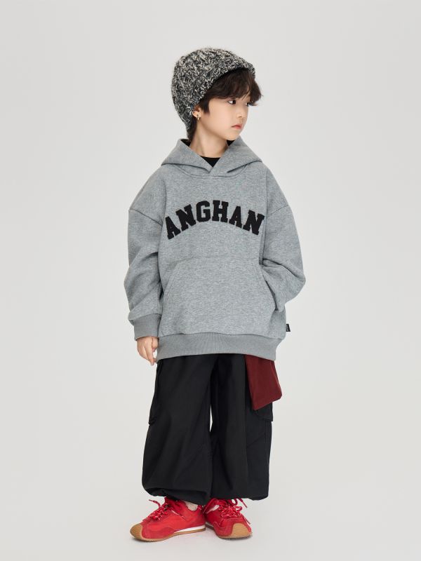 05110312┃TFYU秋冬〃貼布繡加絨連帽T┃100-170 - 兒童連帽T
- 美式童裝
- 秋冬童裝推薦
- 顆粒絨大學T
- 100–170 尺寸童裝
- 男童女童帽T
- 保暖不扎膚
- 街頭風童裝
- ANG字母印花
- 內刷毛上衣