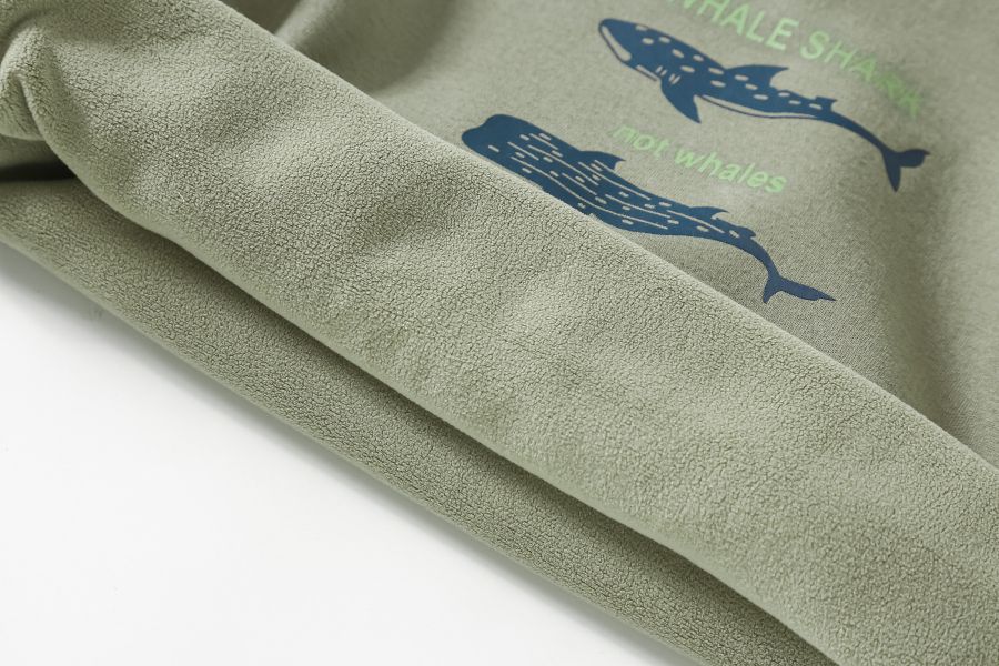 05110317┃TFYU秋冬〃兩色鯨魚印花加絨連帽T┃100-170 - 鯊魚插畫帽T
- 兒童刷毛上衣
- 秋冬童裝推薦
- 海洋主題童裝
- 100–170 尺寸童裝
- 男童女童帽T
- 親膚不扎布料
- 教育插畫童裝
- 韓系童趣風格