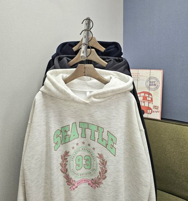 韓｜PINK〃三色加絨數字93連帽T｜F SEATTLE帽T, 刺繡大學T, 厚磅連帽T, 刷毛帽T, 暖冬大學T, 寬鬆版帽T, 美式復古上衣, 男女可穿帽T, 韓系帽T, SEATTLE 93