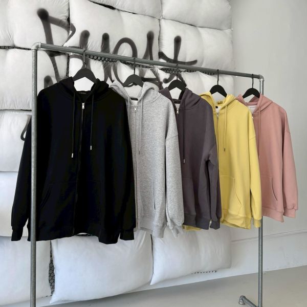 05110308┃秋冬〃6603多色素面寬版外套 - 寬版連帽外套
- 中性素面外套
- 成人休閒外套
- 情侶穿搭推薦
- F 尺寸外套
- 灰色黑色粉色外套
- 秋冬外套推薦
- 拉鍊帽T
- 韓系簡約風格
- 多色百搭外套