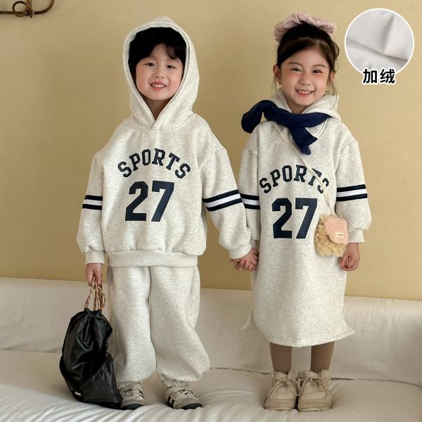 05111410┃兄妹家秋冬〃250640數字加絨連帽T/裙┃80-150 兒童加絨套裝

兒童連帽套裝

SPORTS字母童裝

男童加絨上衣褲子

女童加絨洋裝

兒童運動套裝

冬季童裝套裝

兒童加厚套裝

80-150童裝

兒童連帽衛衣

姐弟裝

兄妹裝