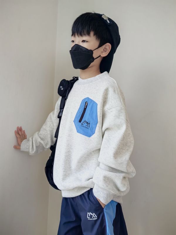 05112608｜CF冬〃CT668兩色拼色加絨工裝口袋T｜120-175 兒童衛衣
加絨上衣
奧粒絨
口袋衛衣
秋冬保暖
厚款衛衣
男童上衣
女童上衣
中性衛衣
韓系童裝
寬鬆版衛衣
學生衛衣
兒童長袖
親子裝上衣
戶外風上衣
撞色口袋衛衣