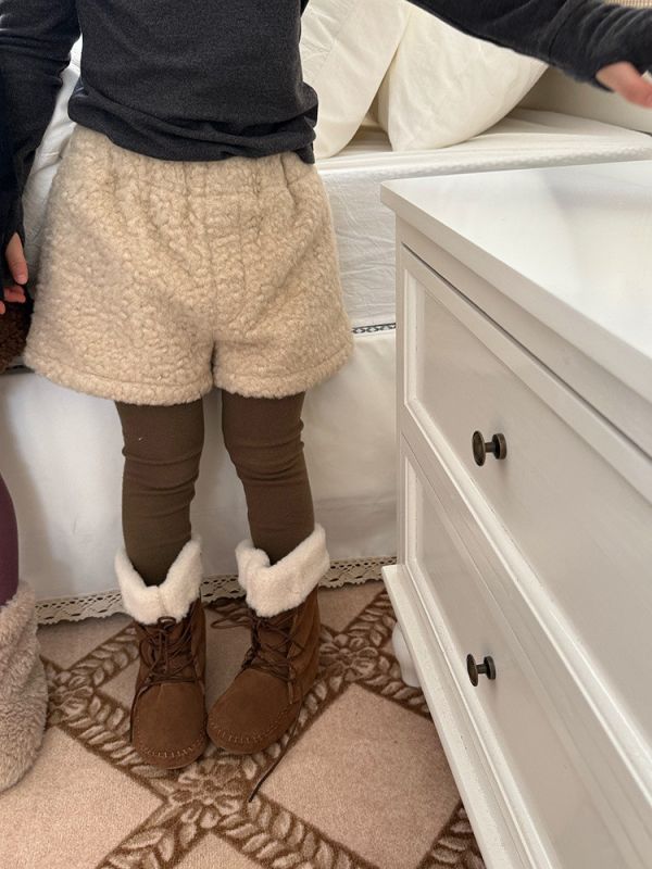 05110510┃右右秋冬〃25706三色毛毛短褲┃90-150 羊羔絨短褲、毛呢短褲、保暖短褲、冬季童裝、兒童短褲、厚款短褲、韓版童裝、打底褲外搭、可愛童裝、秋冬褲子