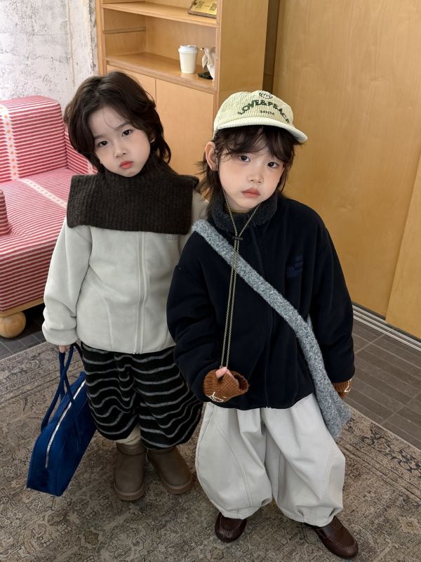 05112113｜HAHA家秋冬〃91678四色雙面絨外套｜100-160 兒童外套
加絨外套
立領外套
保暖上衣
抓絨外套
冬季童裝
男童外套
女童外套
加厚外套
親膚保暖
幼童外套
兒童拉鍊外套
秋冬外套
百搭外套
休閒外套