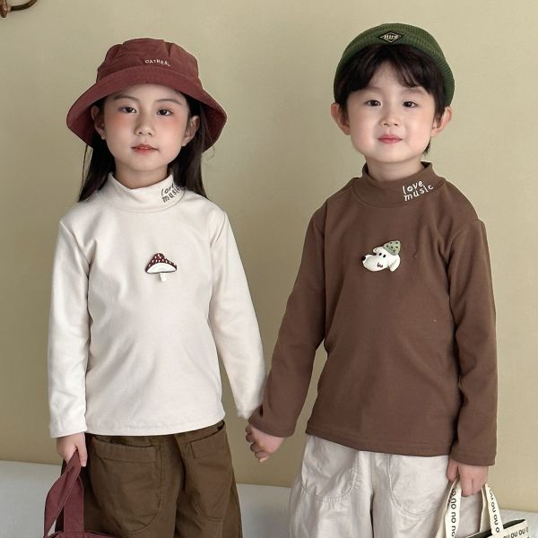 05111606┃兄妹家秋冬〃250649兩色德絨半高領公仔內搭衫┃80-150 兒童高領上衣、兒童內搭、薄刷毛上衣、刺繡上衣、蘑菇上衣、小狗刺繡、兒童長袖、幼童上衣、秋冬內搭、親膚棉T、男女童上衣、兒童保暖上衣