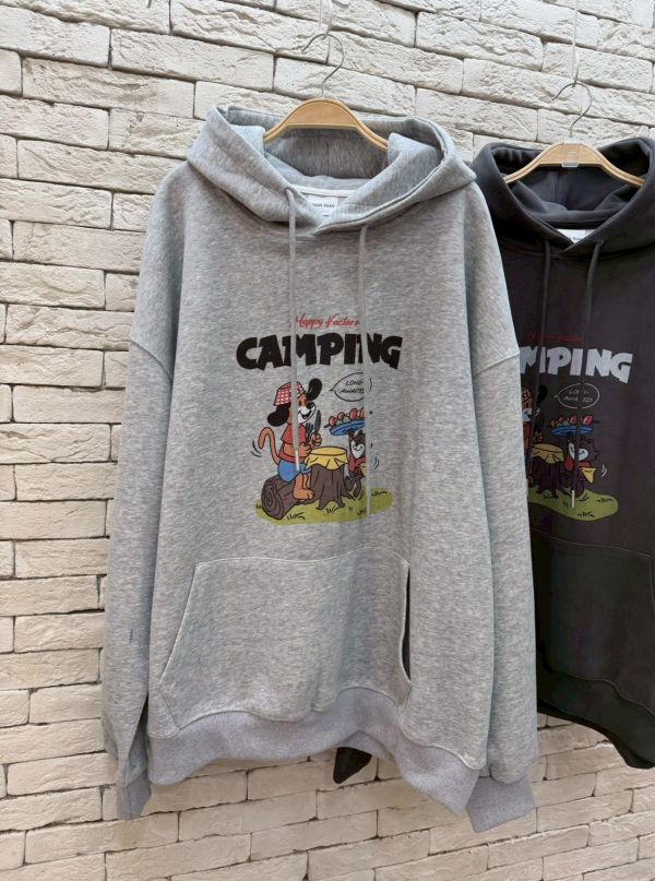 05121004｜秋冬〃0495露營插畫帽T｜F 卡通帽T, 露營印花帽T, CAMPING上衣, 韓系帽T, 寬版帽T, 刷毛帽T, 情侶帽T, 落肩上衣, 連帽衛衣, 保暖上衣, 冬天穿搭, 百搭帽T, 女生帽T