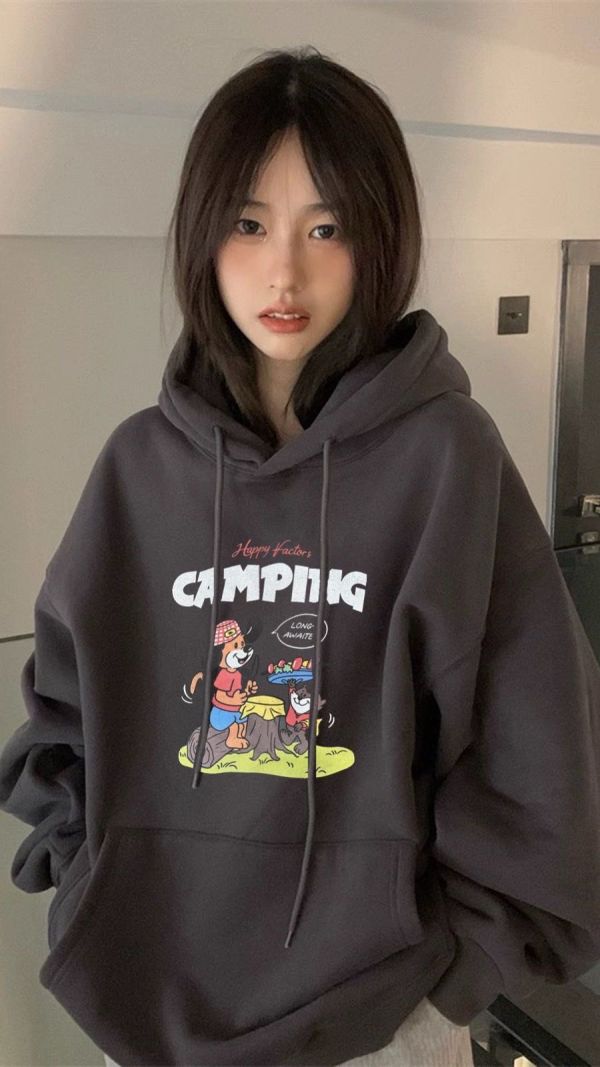 05121004｜秋冬〃0495露營插畫帽T｜F 卡通帽T, 露營印花帽T, CAMPING上衣, 韓系帽T, 寬版帽T, 刷毛帽T, 情侶帽T, 落肩上衣, 連帽衛衣, 保暖上衣, 冬天穿搭, 百搭帽T, 女生帽T