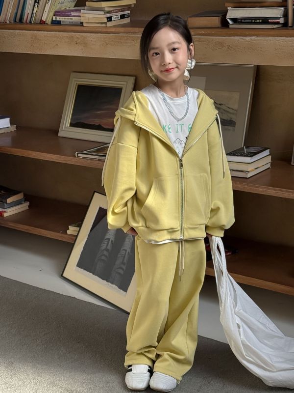 05110408┃TC秋冬〃黃色連帽外套長褲套裝┃110-160 - 兒童套裝
- 黃色休閒服
- 連帽外套長褲組
- 秋冬童裝
- 純棉童裝
- 兒童運動風穿搭
- 男女童皆可
- 亮色系童裝
- 尺寸110–160童裝