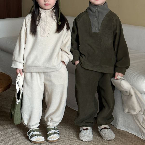 05111501┃兄妹家秋冬〃250676兩色搖粒絨立領半鈕扣套裝┃80-150 兒童搖粒絨套裝

雙面搖粒絨

兒童立領上衣

加厚童裝套裝

男童保暖套裝

女童冬季套裝

上衣褲子兩件組

80-150童裝

冬季保暖童裝

搖粒絨長袖套裝