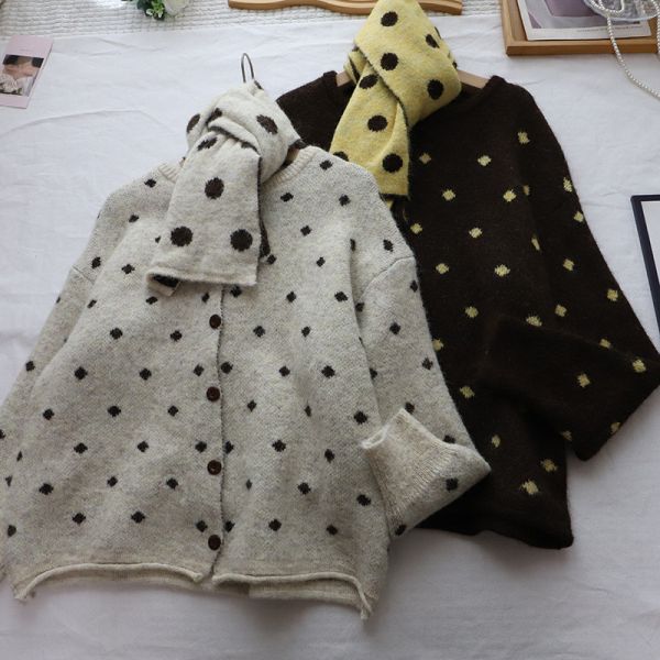 05110405┃秋冬〃四色點點針織開衫圍巾 - 女裝針織毛衣
- 圓點毛衣套組
- 秋冬女裝推薦
- 質感圍巾搭配
- 韓系通勤穿搭
- 親膚不扎針織衫
- 毛衣圍巾組合
- 簡約風格女裝
- 冬季層次穿搭