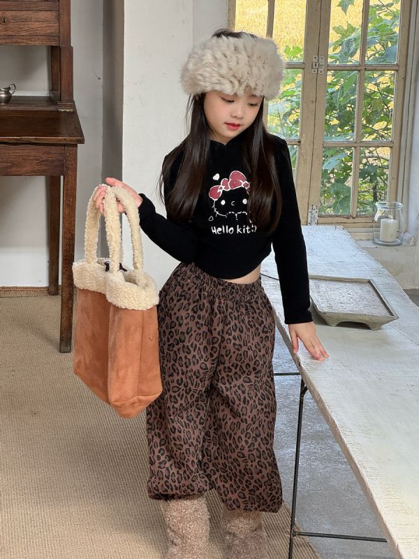 05120302｜小瑜家秋冬〃三色奧絨KT印花短版連帽T｜90-150 童帽T, 短版上衣, 加厚刷毛, 冬季童裝, 女童上衣, 保暖帽T, 可愛童裝, 秋冬上衣, 90-150童裝