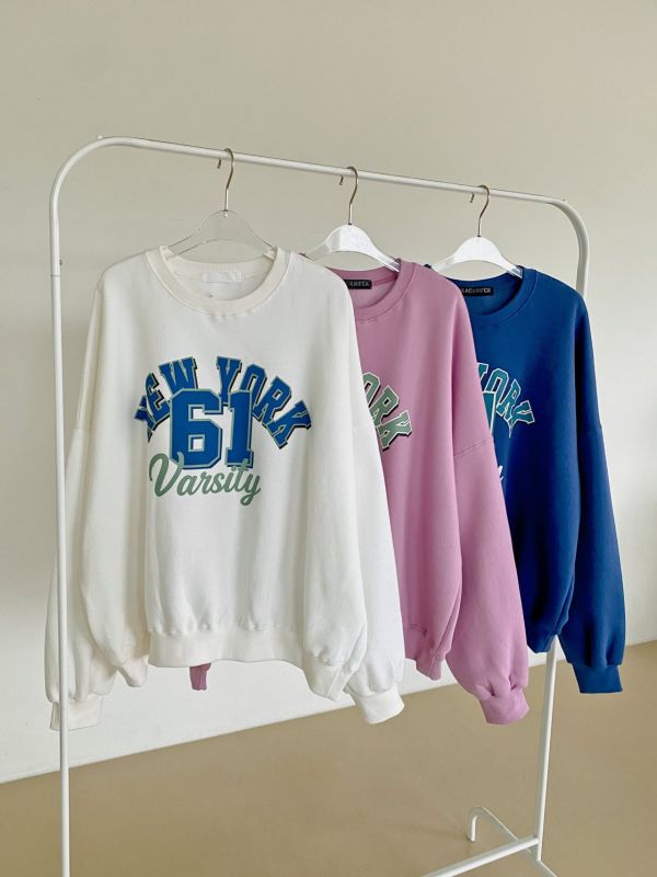 韓┃N9〃三色加絨數字61大學T┃F 韓國風大學T, 女生加絨上衣, NEW YORK衛衣, 字母印花上衣, 寬鬆圓領T, 韓系穿搭, 加厚衛衣, 女裝秋冬上衣, 奶白衛衣, 粉紫衛衣, 寶藍上衣, 韓系學院風, 大陸製女裝, 保暖長袖T, 女生寬鬆上衣