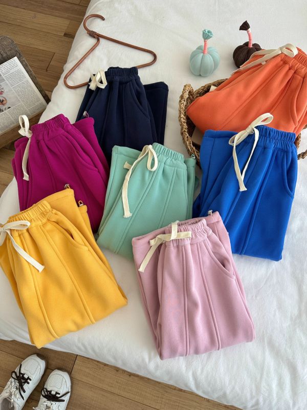 05120202｜KUMAI秋冬〃D299七色加絨抽繩運動褲｜100-160 童褲, 兒童長褲, 加絨童褲, 刷毛童褲, 冬季童褲, 保暖長褲, 童裝褲子, 抽繩長褲, 寬版童褲, 兒童棉褲, 厚刷毛褲, 多色童褲, 男童褲, 女童褲, 90-150cm童裝