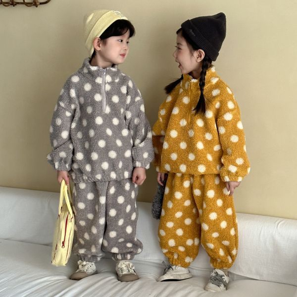 05111607┃兄妹家秋冬〃250630兩色波點毛毛套裝┃80-150 兒童套裝、羊羔絨套裝、加絨套裝、點點套裝、兒童保暖套裝、冬季童裝、男女童套裝、兒童居家套裝、柔軟套裝、厚絨套裝、幼童保暖、90–150套裝、兒童冬季衣服