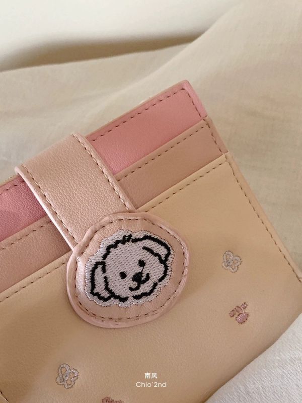 《Chio2nd》粉嫩真皮刺繡麵包小狗多隔層卡包 短夾 