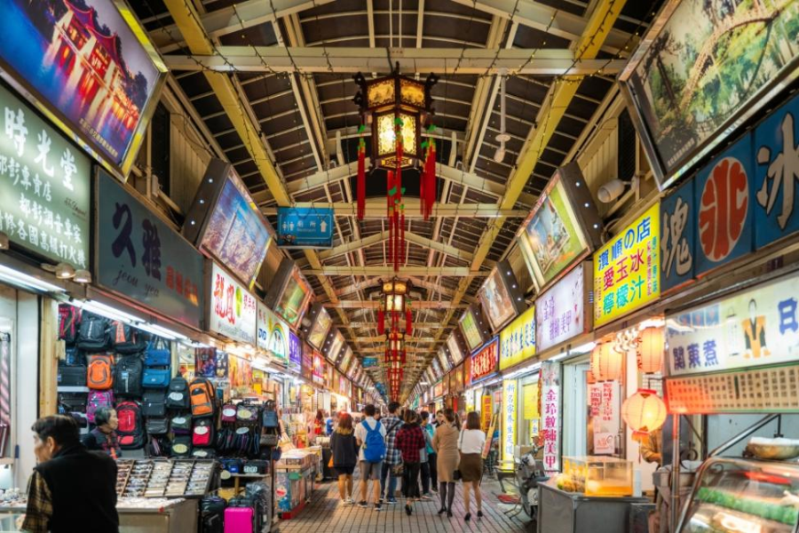 Urban walking tour Amazing Taipei. The lowest price USD$50.( Group size of 4 people at least ) 