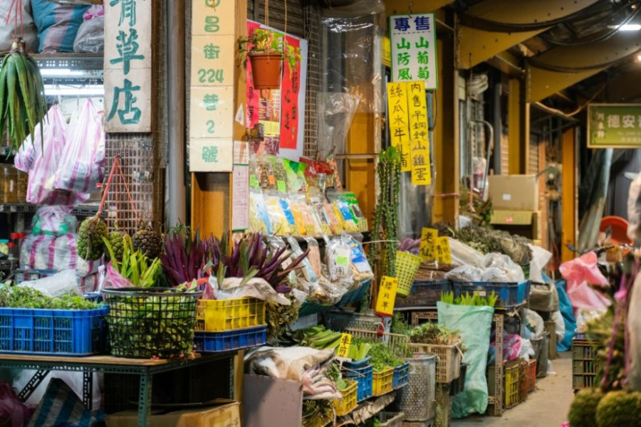 Urban walking tour Amazing Taipei. The lowest price USD$50.( Group size of 4 people at least ) 