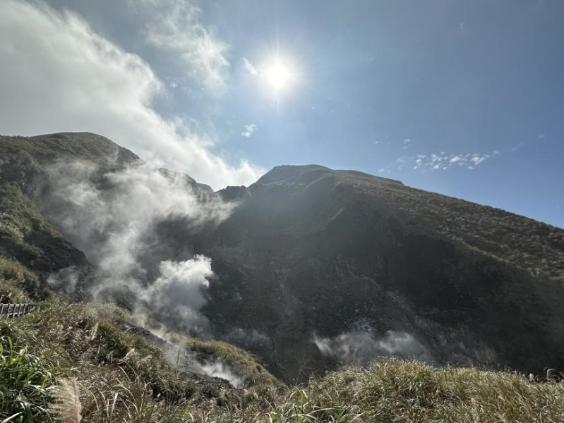 Explore the beautiful Yangmingshan,one day tour per person The lowest price USD$82 (Group size of 3 person at least ) 