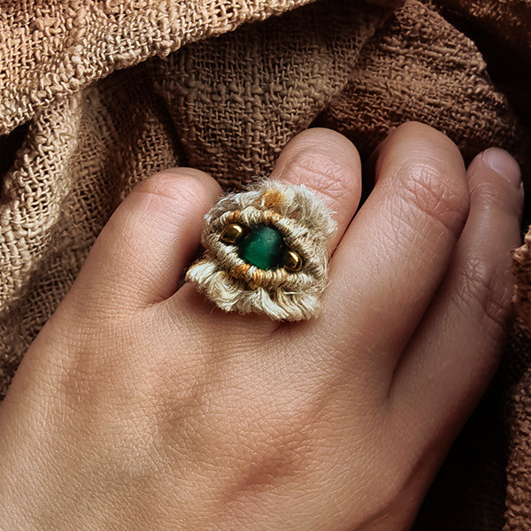 Archaeology Rust-Dyed Eye Tassel Ring rust-dyed ring, eye motif ring, tassel ring, recycled glass ring, handmade linen ring, archaeology jewelry, protective jewelry, sustainable ring, Busy Fingers ring
鉄錆リング, 目モチーフリング, タッセル付きリング, 再生ガラスジュ